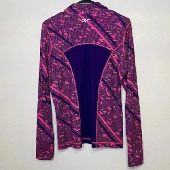 Reebok long sleeves Large workout top with thumb holes - Picture 2 of 4